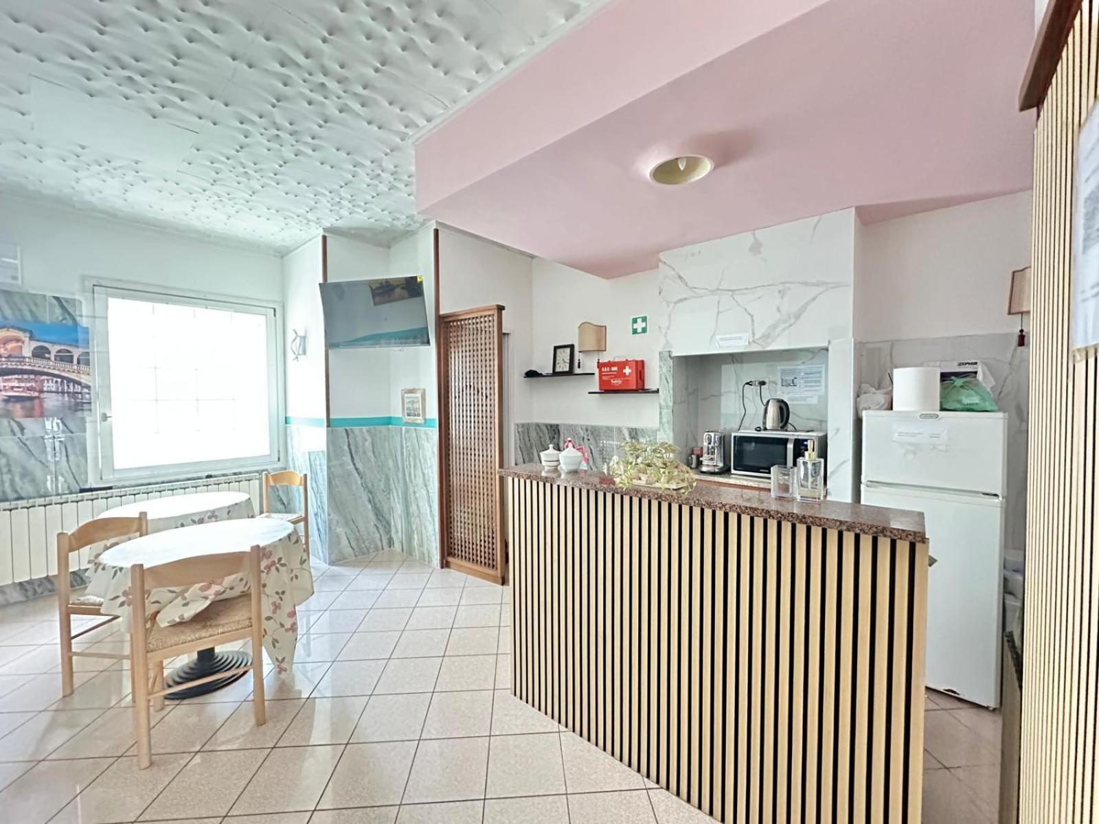 Tito Hotel 3*