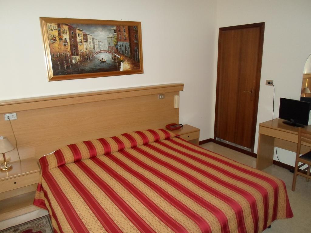 Tito Hotel